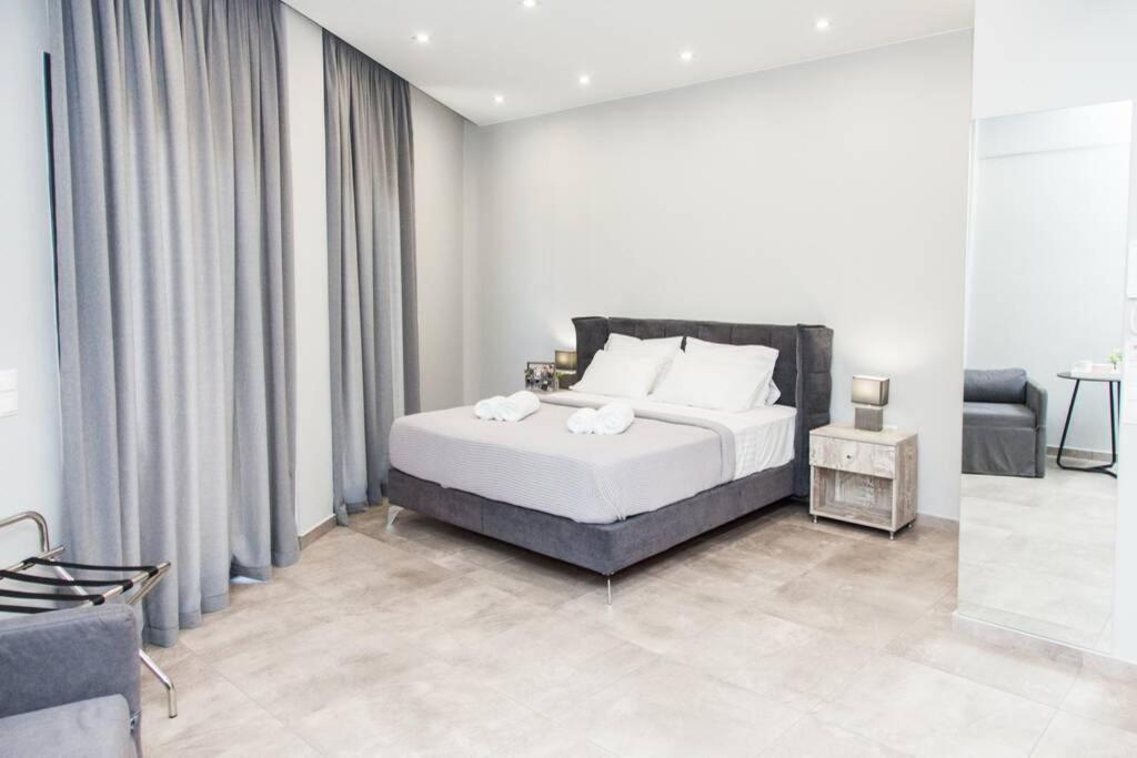 E Spacious Cornered Brand New Studio Apartment E Атина Екстериор снимка